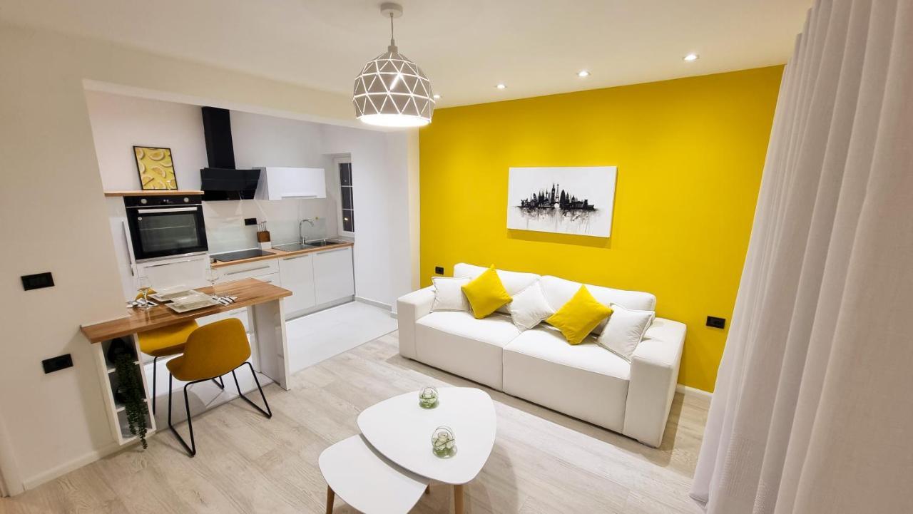 'The Yellow' Condo Berat Exterior photo