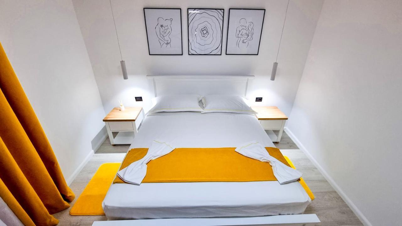 'The Yellow' Condo Berat Exterior photo